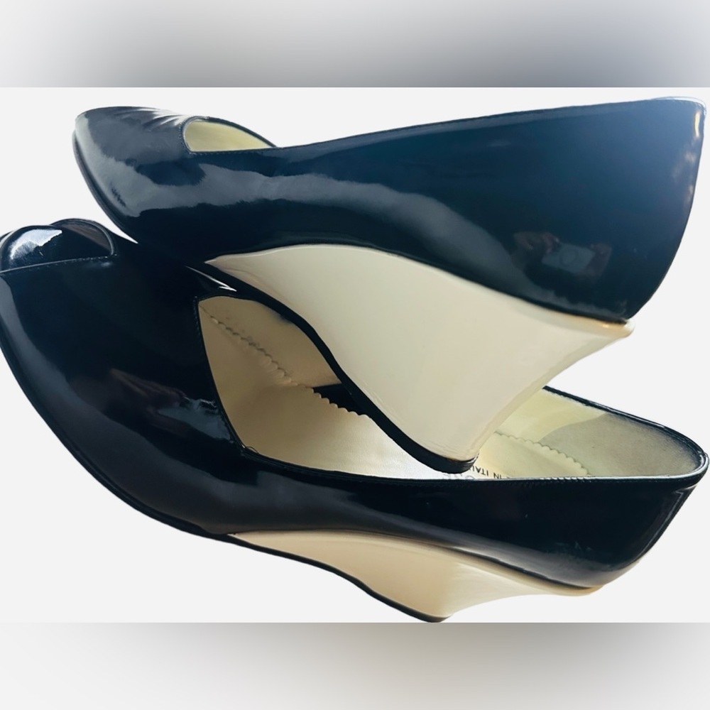 Brand: TARYN ROSE, made in ITALY, number 71/2, (381/2), beige with black.